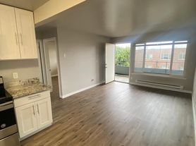 1215 Queen Anne Ave N