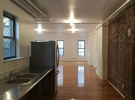 Rented by Roth Realty Management LLC | media 17