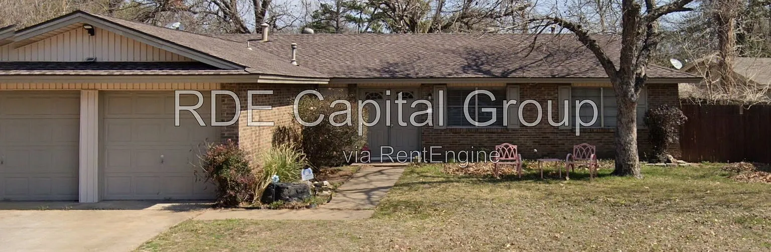 3 bed, 2.0 bath, 1404 sqft, $2,100 — Photo 1