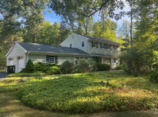 17 Old Farm Rd, Warren, NJ 07059