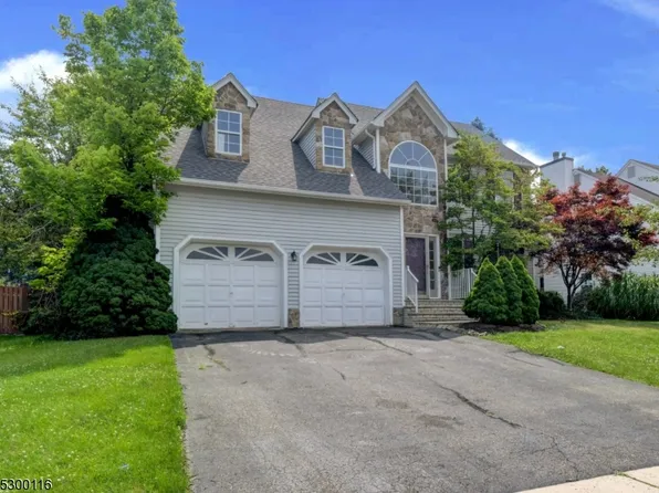 8 Goosetown Dr, Clinton Town, NJ 08809