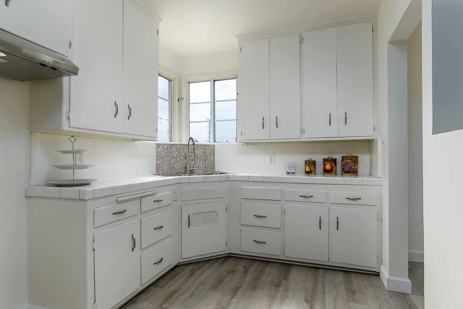 5 bed, 1437 sqft, $3,995 — Photo 3