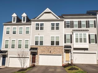 114 Sweetwater Dr, Coraopolis, PA 15108