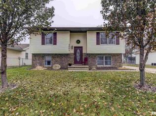 2001 Scarbrough Rd, Springfield, IL 62702