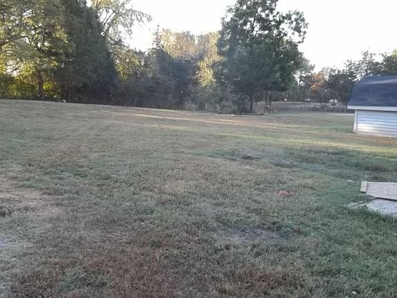 5th image of 605 Hillcrest Dr