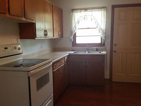 3rd image of 137 S Kansas Ave