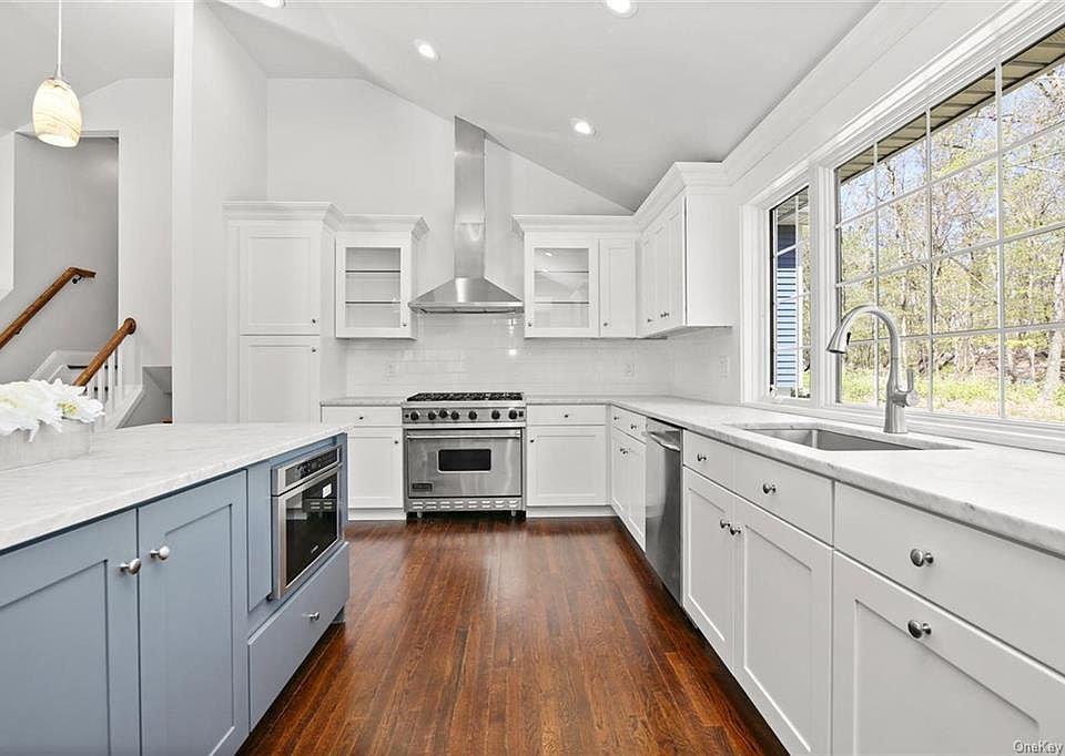1st image of 8 Fay Ln
