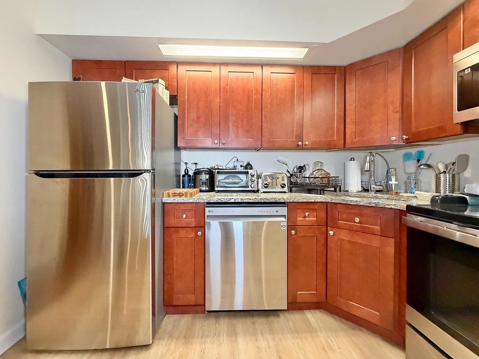2 bed, 2.0 bath, $2,700 — Photo 2