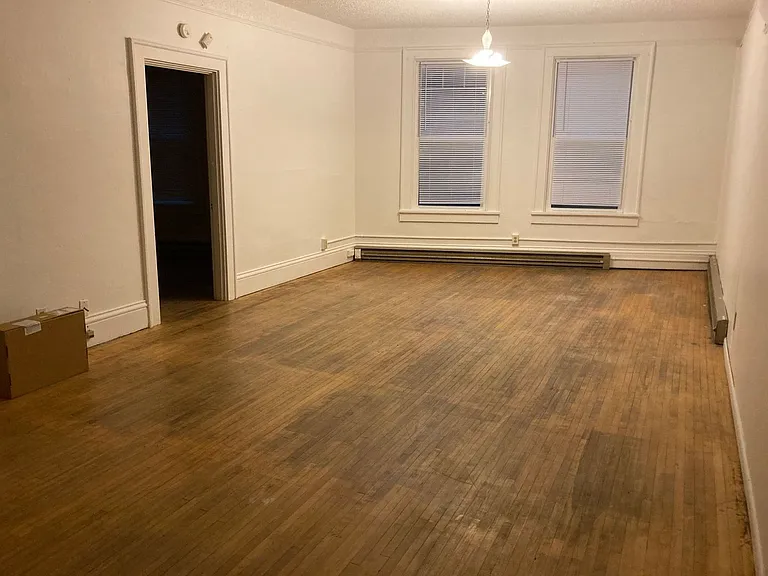545 NE Oak St — Photo 5