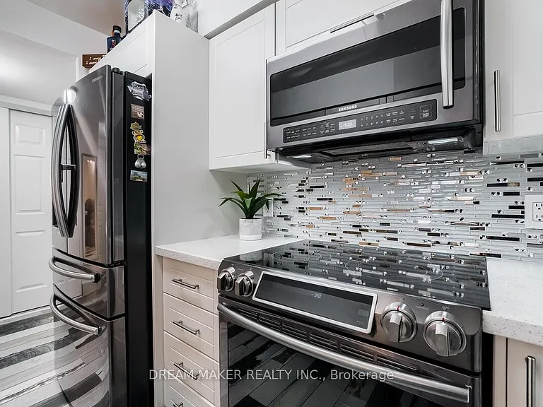 9017 Leslie St #222 — Photo 8