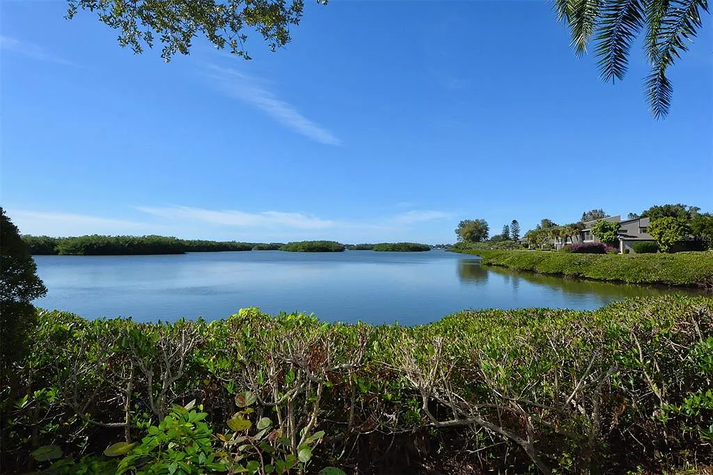 2 bed, 1112 sqft, $2,000 — Photo 4