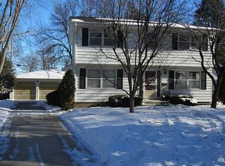 1366 Elmhurst Dr NE, Cedar Rapids, IA 52402