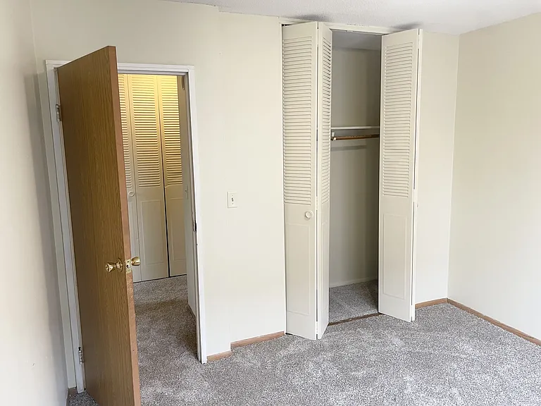 Oak Hills Apartments — Photo 18