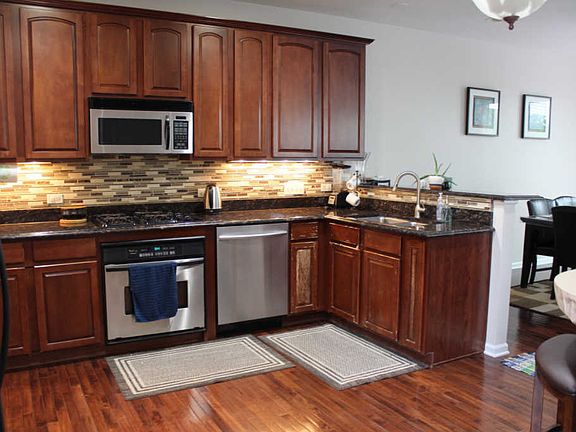 5th image of 380 Vaughn Cir #380
