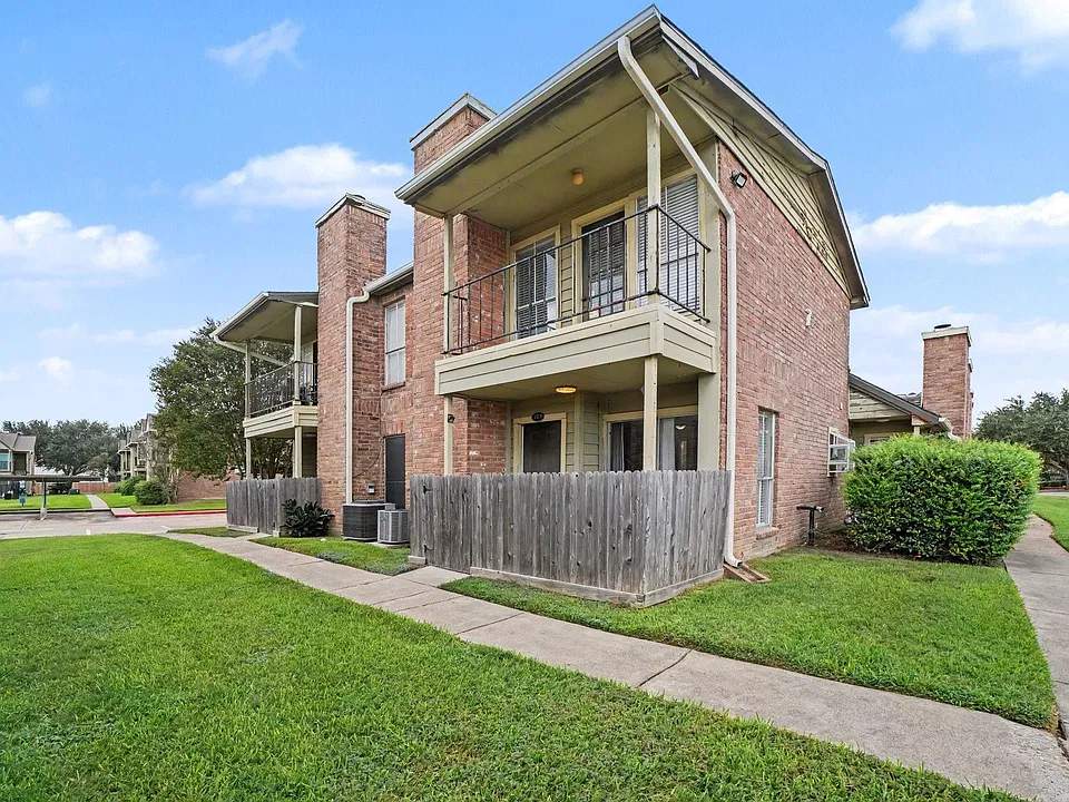 18800 Egret Bay Blvd #703