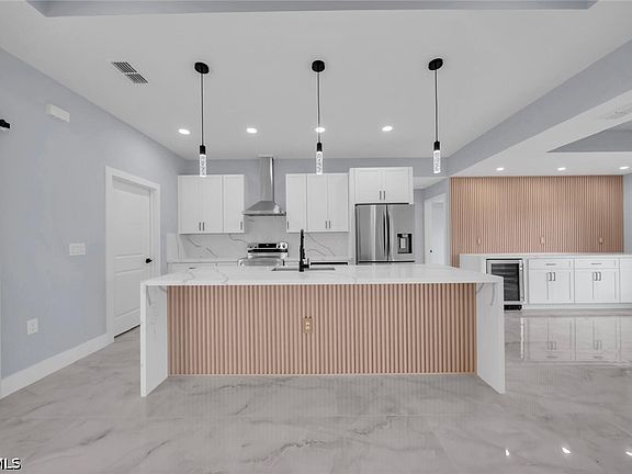 3rd image of 4028 26th St SW