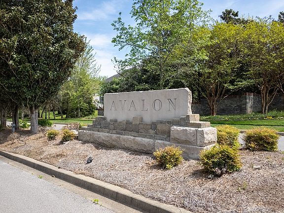 4th image of 453 Beauchamp Cir