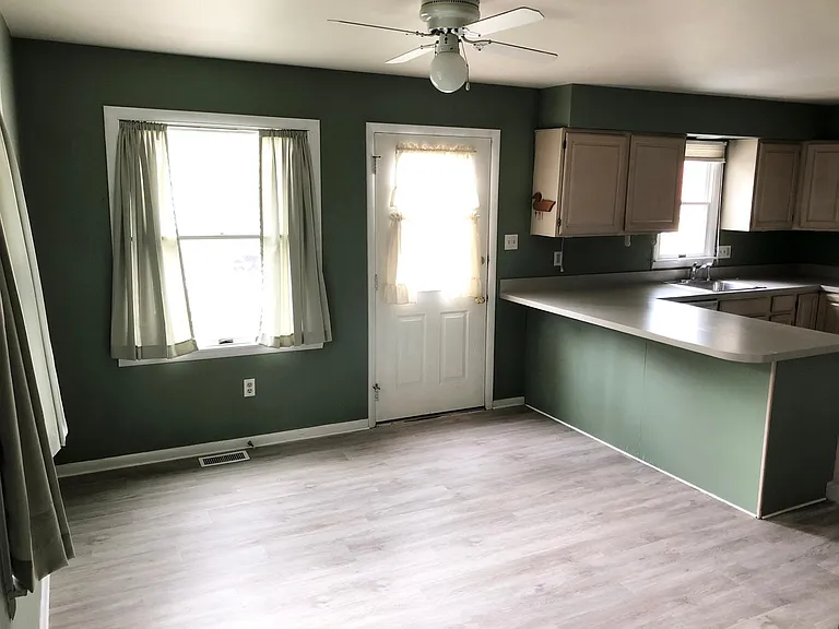 357 Washington Ave — Photo 8