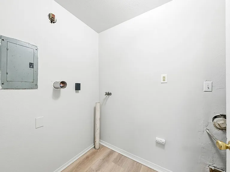 2415 Shirley Ave — Photo 20