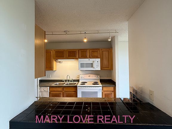3rd image of 79-7199 Mamalahoa Hwy APT A205