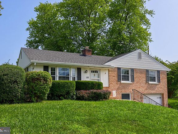 3rd image of 2927 Fleetwood Dr