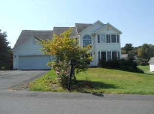 5 Lois Ln, Rensselaer, NY 12144