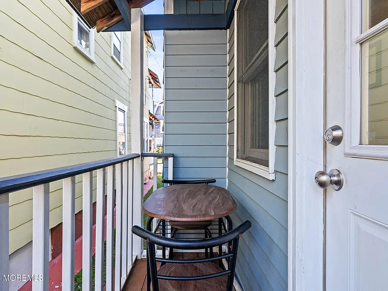 49 Franklin Ave — Photo 23