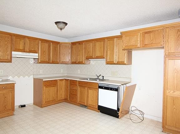4th image of 3211 N Senseney Cir