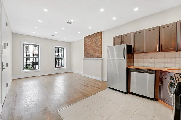 Rented by Prime Square Realty | media 11