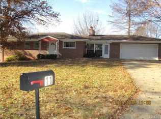11 Nordell Ct, Florissant, MO 63033