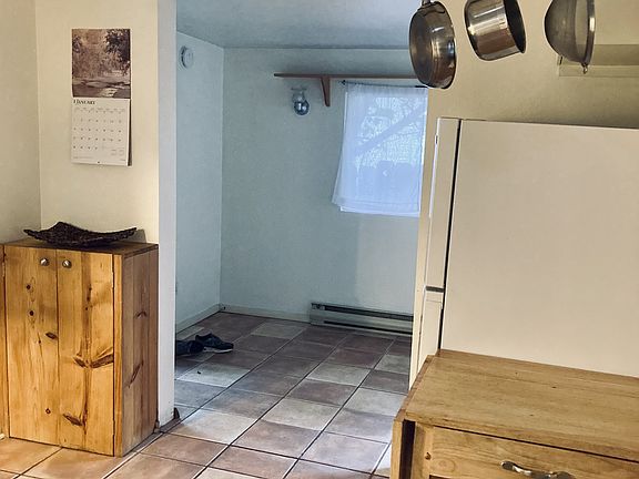 4th image of 26 Cottage St