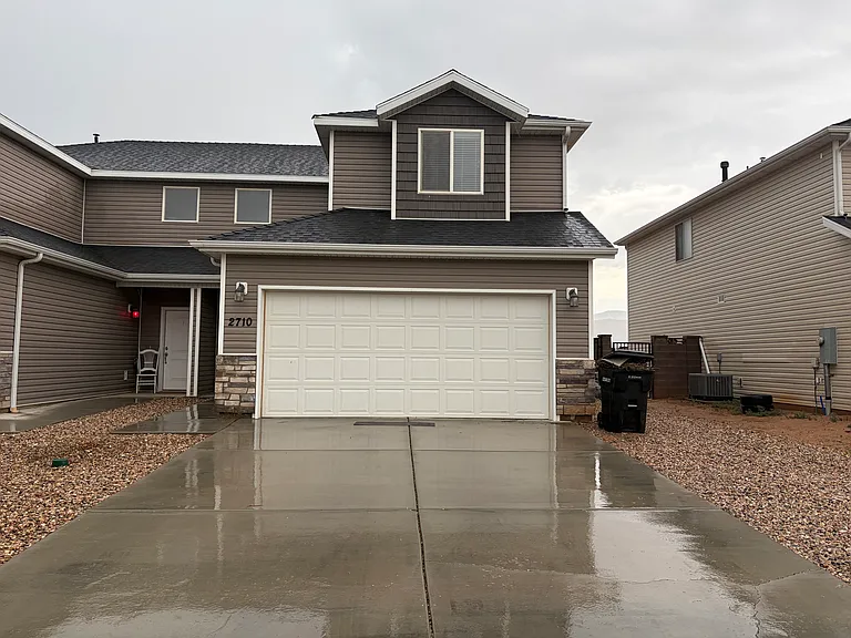 2710 N Clark Pkwy — Photo 1