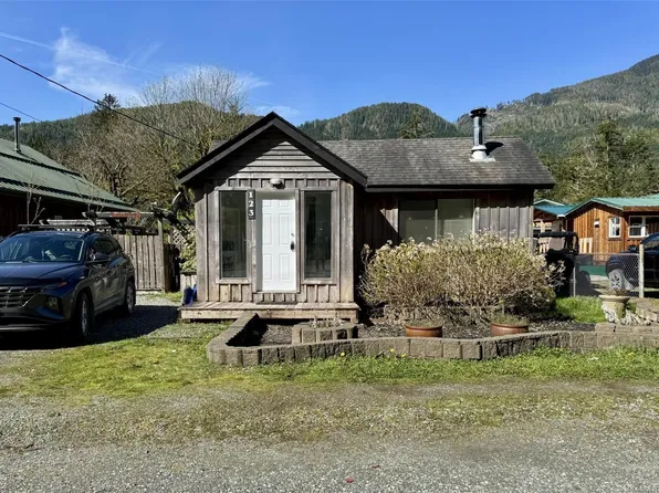 123 Maquinna Ave, Zeballos, BC V0P 2A0
