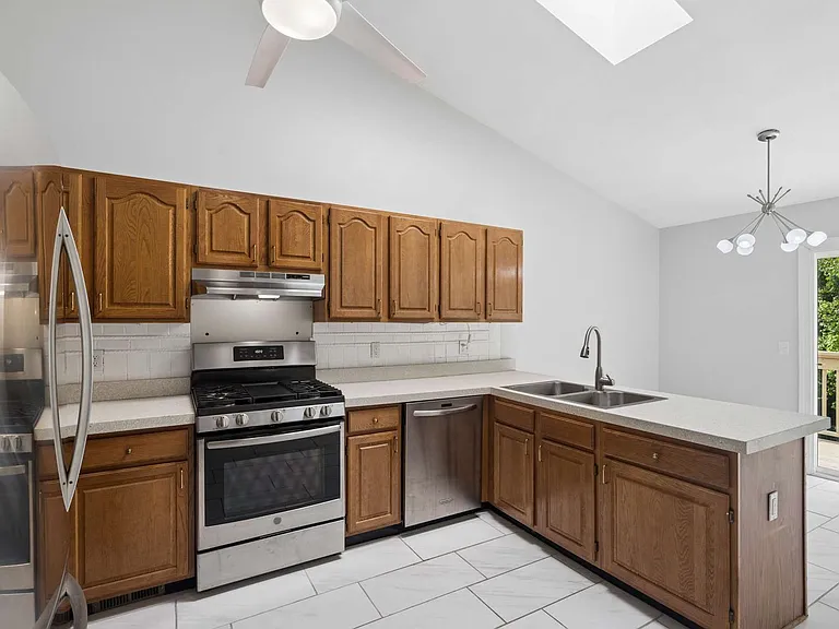 135 Pepper Ridge Cir — Photo 19