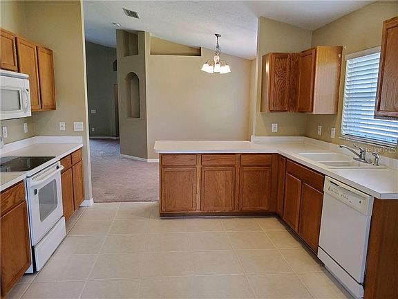 4th image of 3018 Prairie Iris Dr