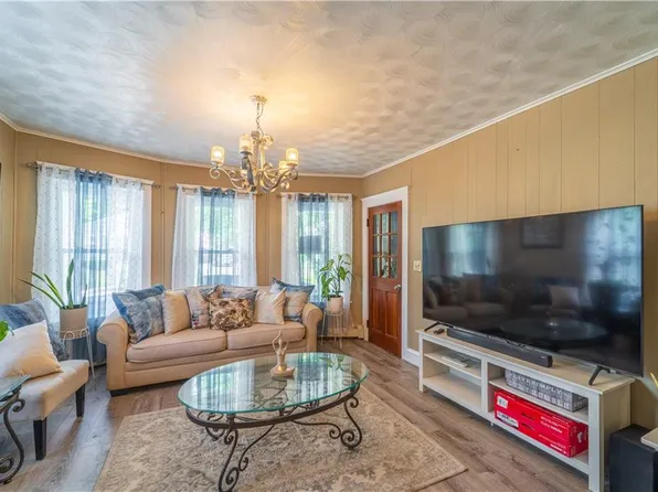 18 Dunnell Ave, Pawtucket, RI 02860