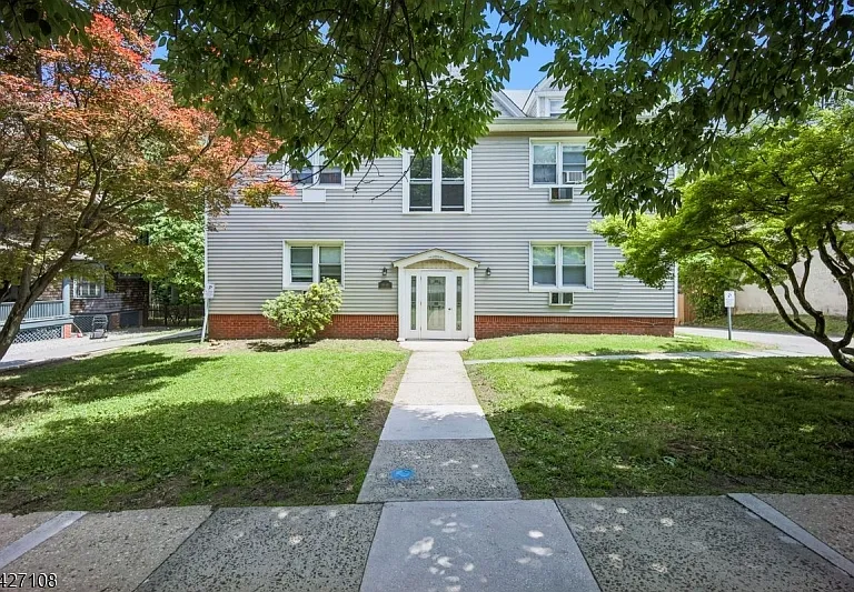44 Gates Ave #2 — Photo 1