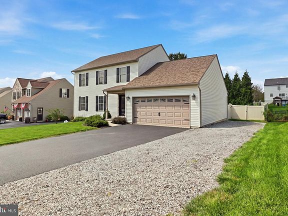3rd image of 150 Bitternut Rd