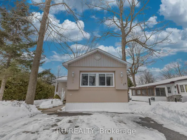 19 Maplewood Ave, Beckwith, ON K7C 3P1