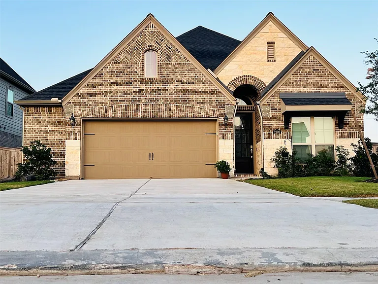 2102 Marian Lee Ln — Photo 1
