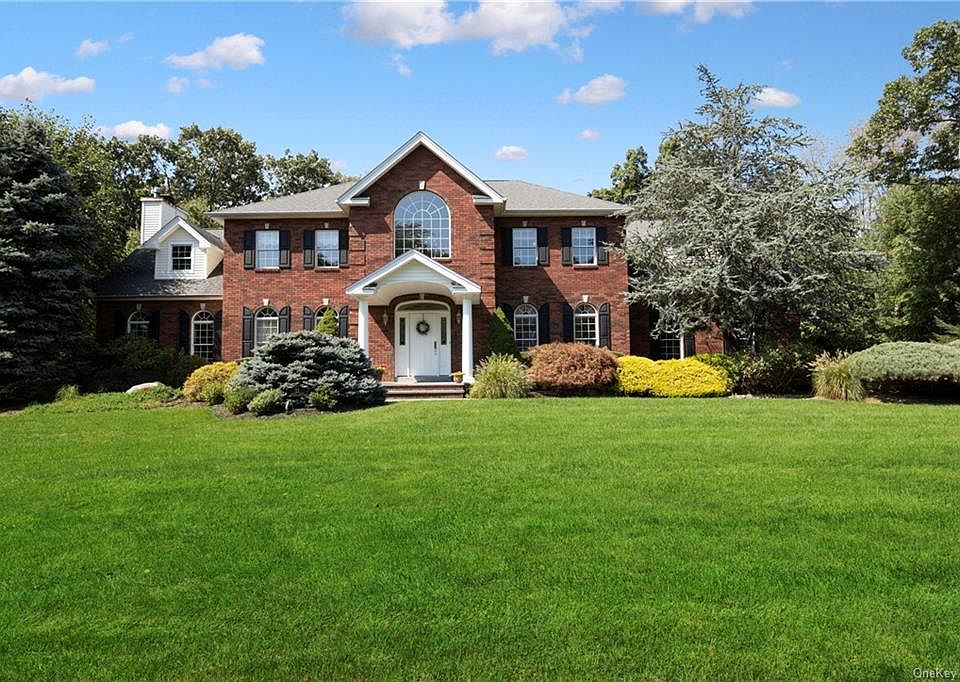 1st image of 22 Oxford Dr