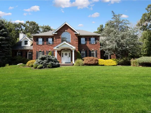 22 Oxford Dr, Suffern, NY 10901