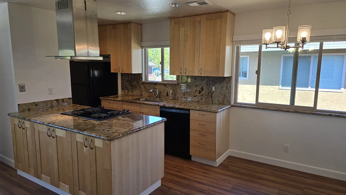 Building Photo - 4465 Diamond St #4
