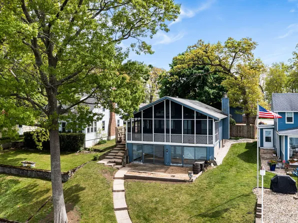 23542 S Shore Dr, Edwardsburg, MI 49112