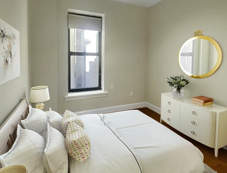 239 E 5th St #1R — Photo 4