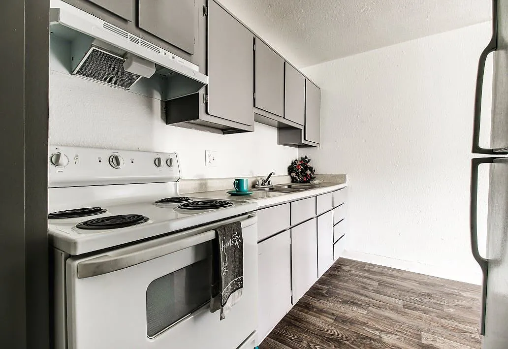 Tamarak Gardens Apartments — Photo 2