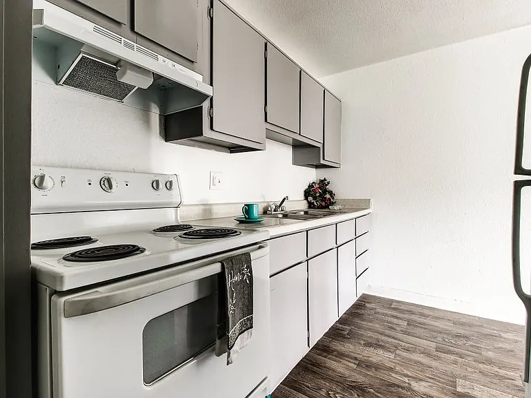 Tamarak Gardens Apartments — Photo 2