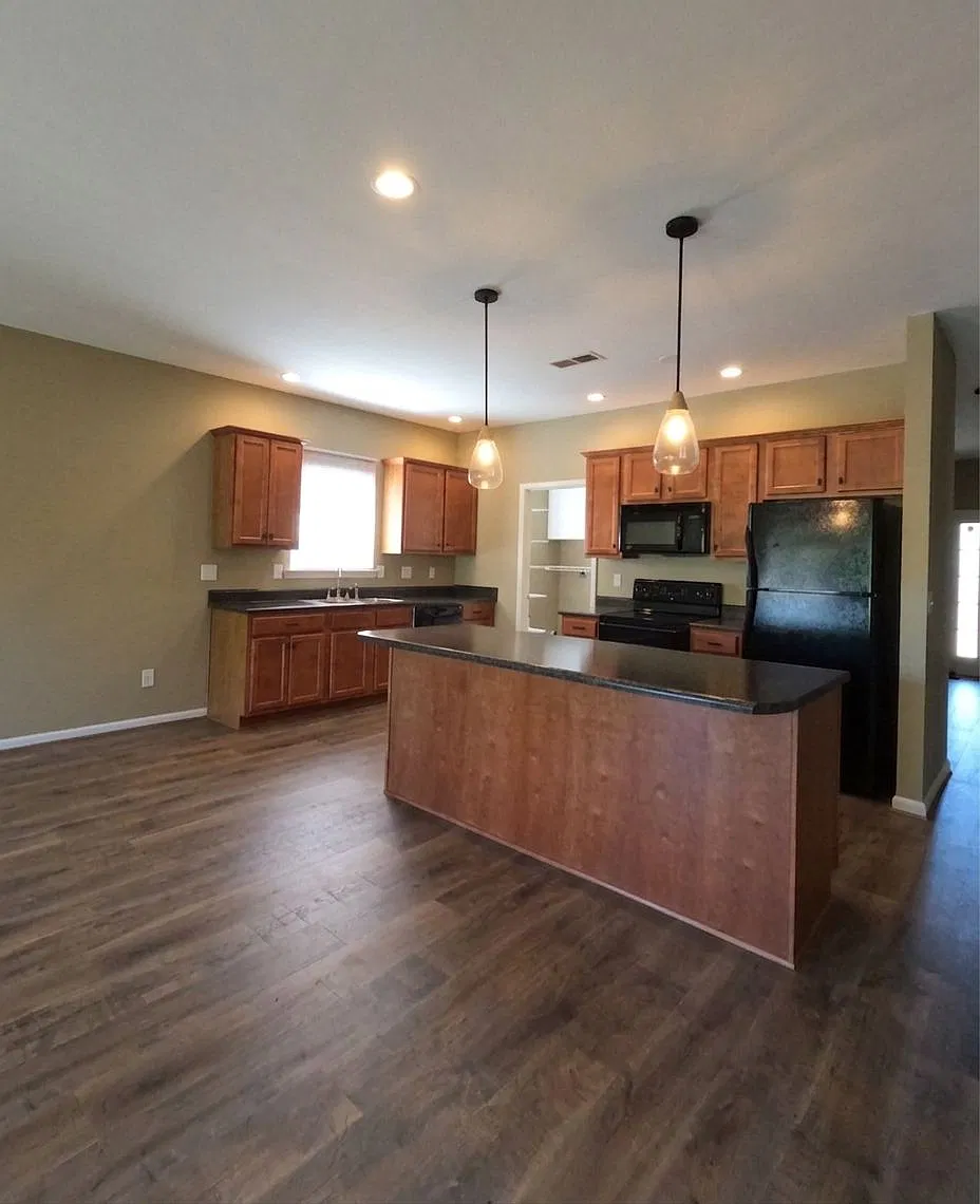 3 bed, 1552 sqft, $1,950 — Photo 4