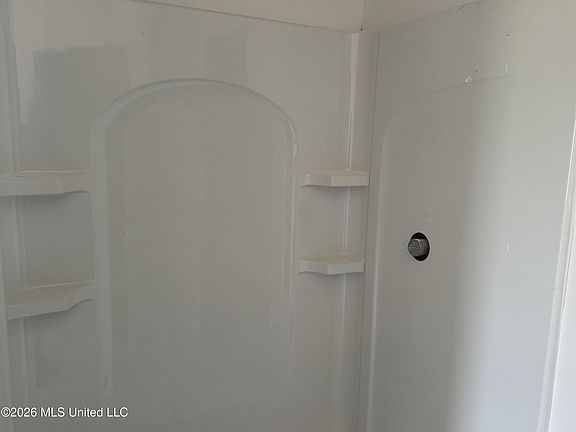 4th image of 516 Sycamore Way