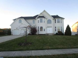 116 Golden Meadow Ln, Sicklerville, NJ 08081